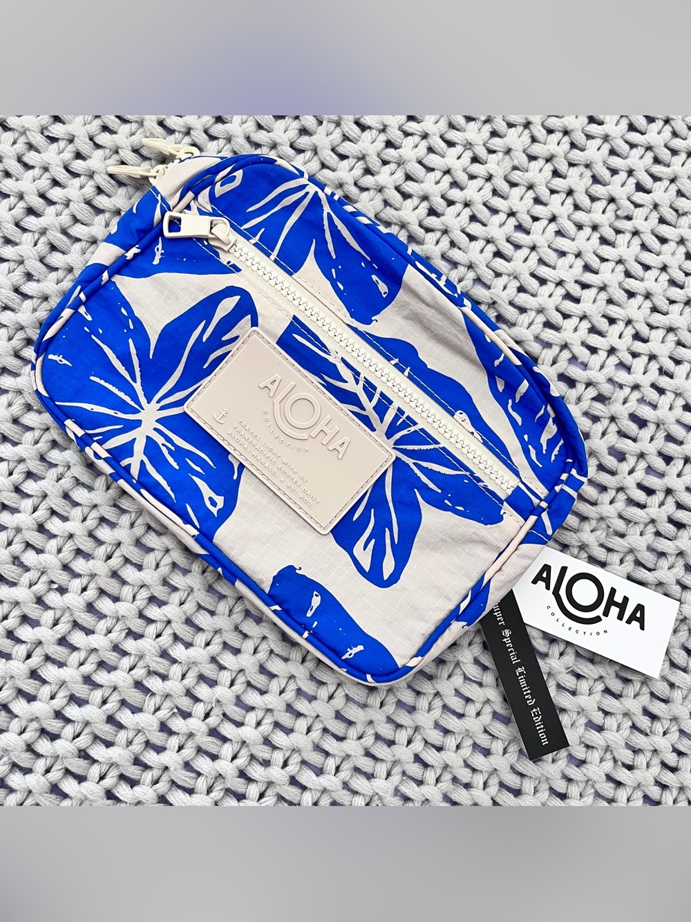 Aloha Collection• SUPER SPECIAL LMTD ED KEEP IT LIGHT HIP PACK KALO Cobalt Sand